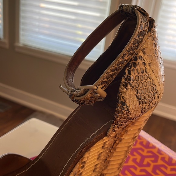 Tory Burch Livia Wedge Sandal, 7.5 - Picture 3 of 8